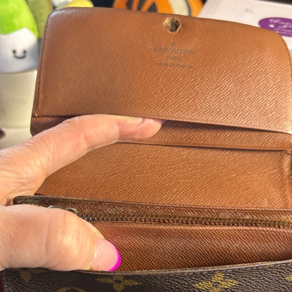 Louis Vuitton Gold and Brown Monogram Wallet - Picture 8 of 17